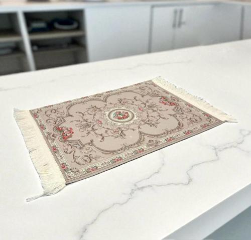 مفرش مقاس  38 * 28 سم