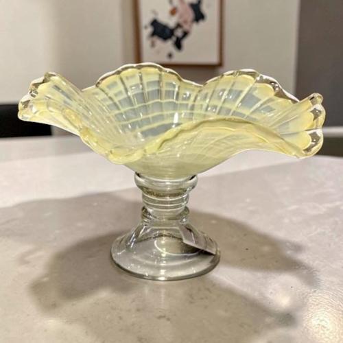 صحن حلاوة زجاج بقاعدة