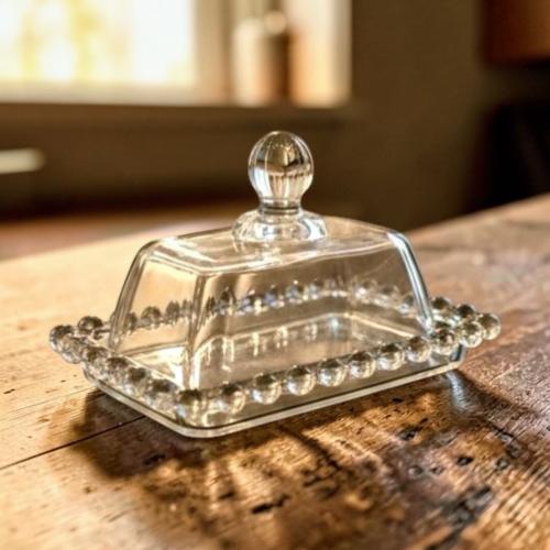 ًصحن زجاج بغطاء شفاف