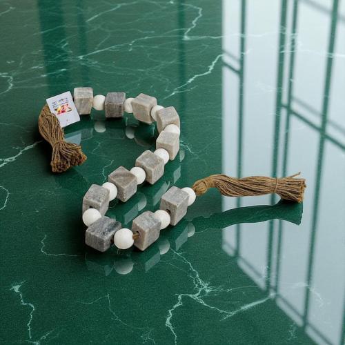 مسبحة خشب ديكور