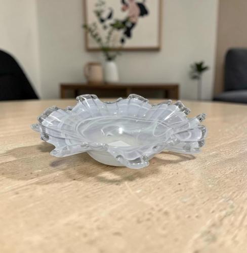 صحن حلاوة زجاج بقاعدة