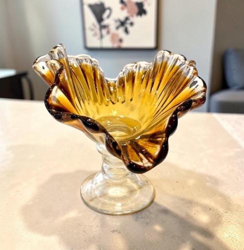 صحن حلاوة زجاج بقاعدة