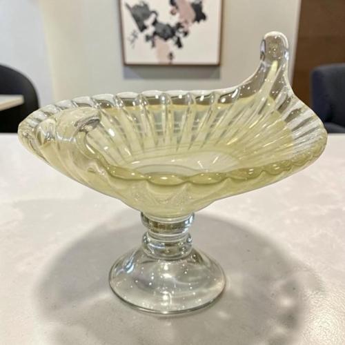 صحن حلاوة زجاج بقاعدة