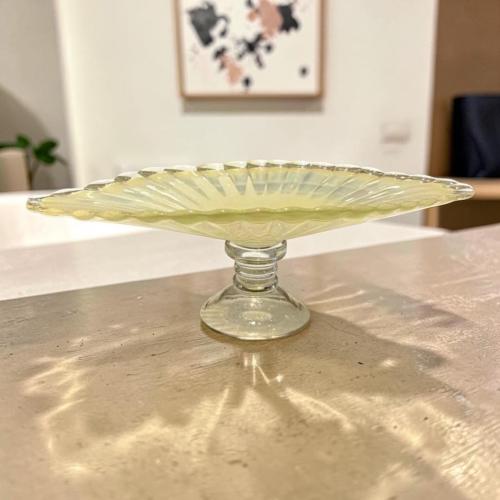 صحن حلاوة زجاج بقاعدة