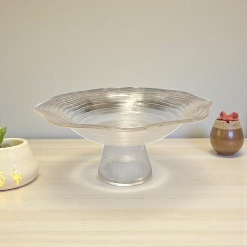 صحن زجاج شفاف بقاعدة