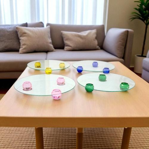 صحن زجاج بقاعدة متوفر بألوان - بالحبة