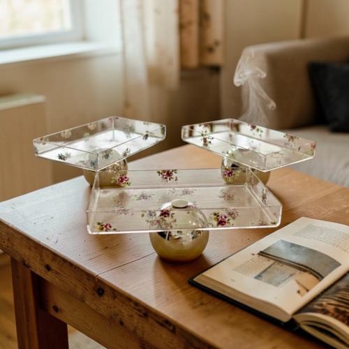 تبسي اكرليك شفاف بقاعدة