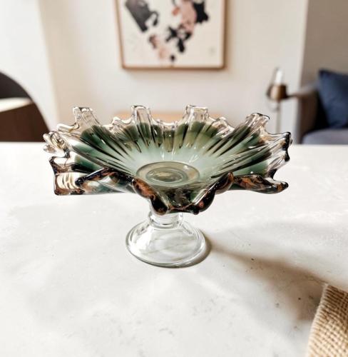 صحن حلاوة زجاج بقاعدة