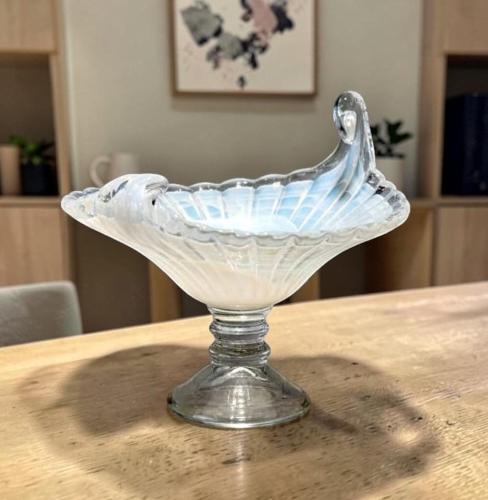 صحن حلاوة زجاج بقاعدة