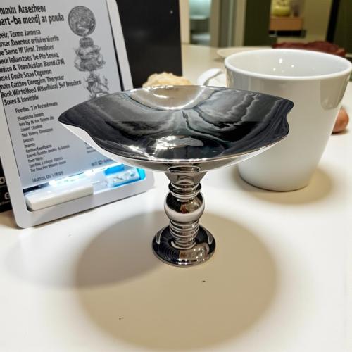 صحن سيراميك بقاعدة