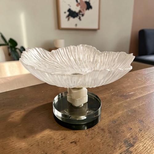 صحن زجاج بقاعدة