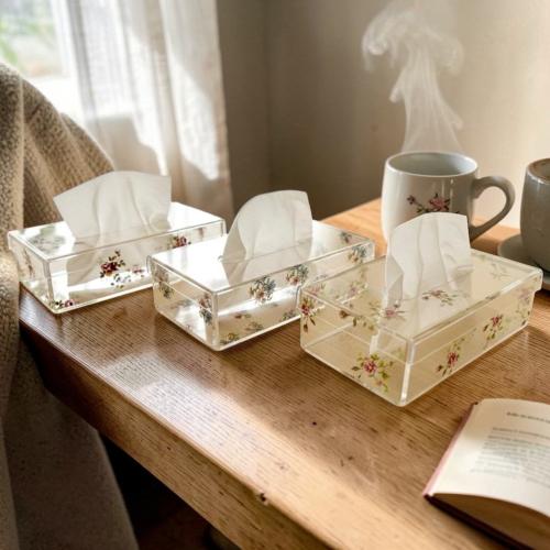 علبة مناديل إكرليك