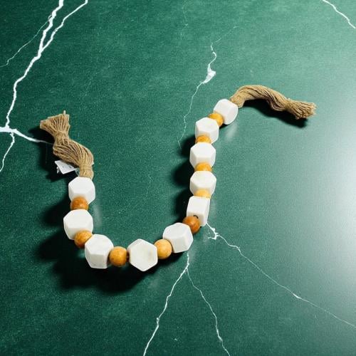 مسبحة خشب ديكور