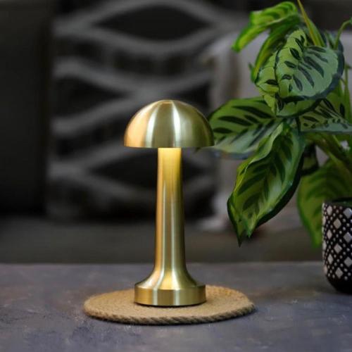 مصباح طاولة شحن معدن ذهبي