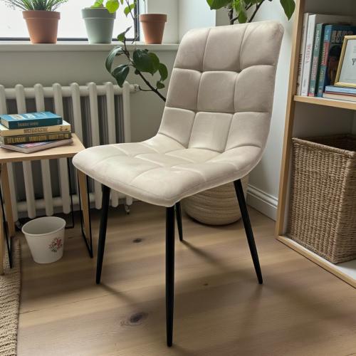 كرسي جلد أبيض