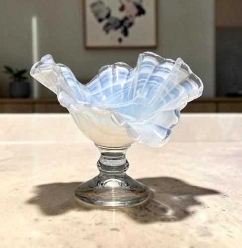 صحن حلاوة زجاج بقاعدة