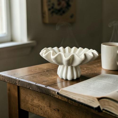 صحن بولي بقاعدة ابيض