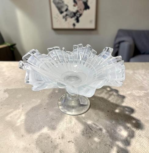 صحن حلاوة زجاج بقاعدة