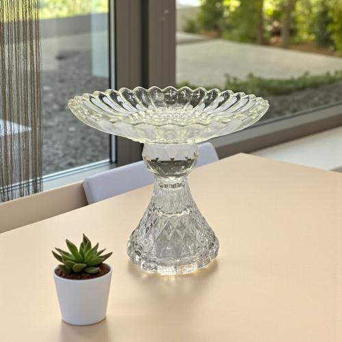 صحن زجاج شفاف بقاعدة