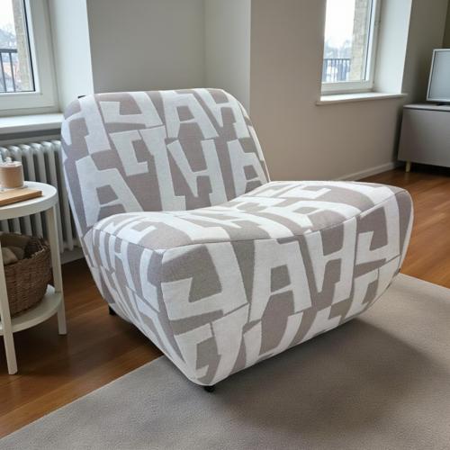 كرسي خشب ملون