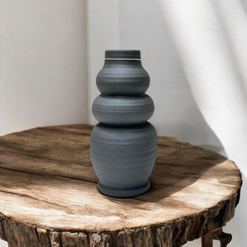 فازة سيراميك أسود مقاس 18.5 * 38 سم