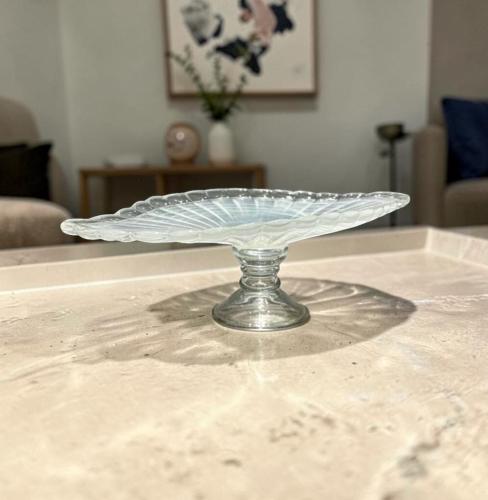صحن حلاوة زجاج بقاعدة