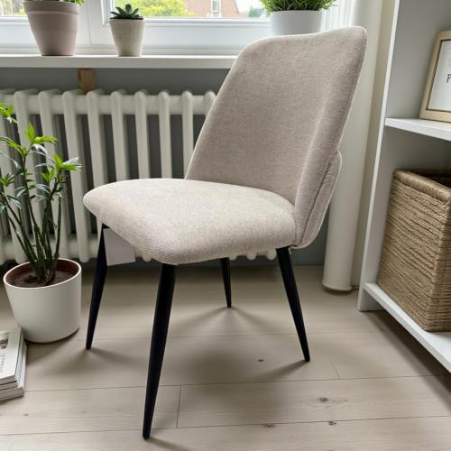 كرسي جلد أبيض