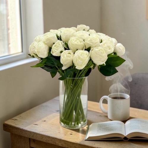 ورد تنسيق ابيض فازة زجاج