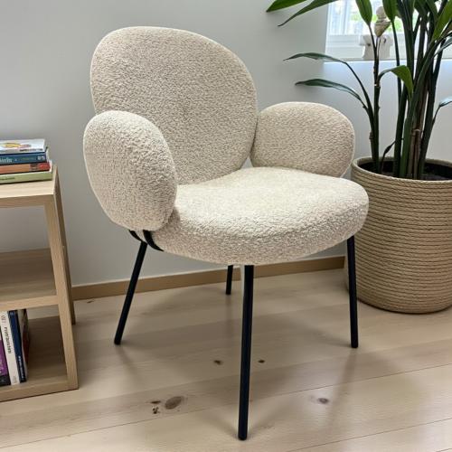 كرسي قماش فرو أبيض