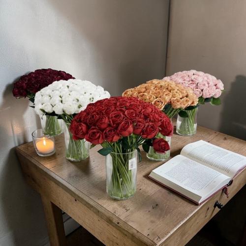 ورد تنسيق ملون فازة زجاج بالحبة