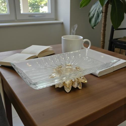 صحن زجاج بقاعدة