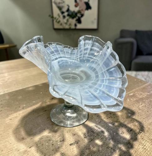 صحن حلاوة زجاج بقاعدة