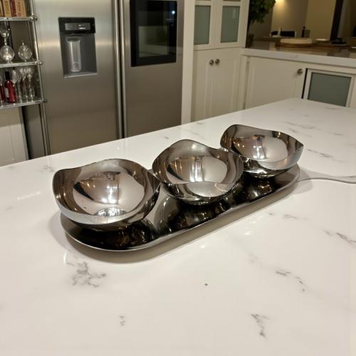 ًصحن استيل مع 3 صحن فضي