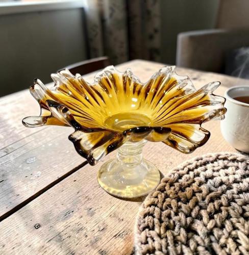 صحن حلاوة زجاج بقاعدة