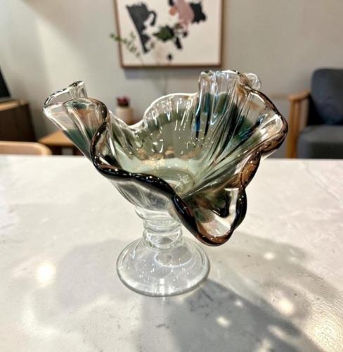 صحن حلاوة زجاج بقاعدة