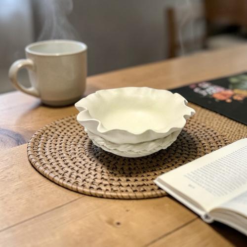 صحن سيراميك بقاعدة