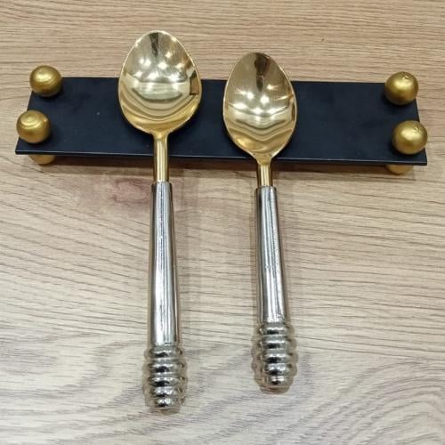 طقم قاعدة مع 2 ملعقة كبيرة