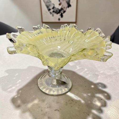 صحن حلاوة زجاج بقاعدة