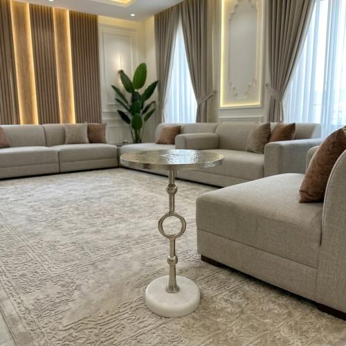 طاولة جانبية استيل هندي فضي