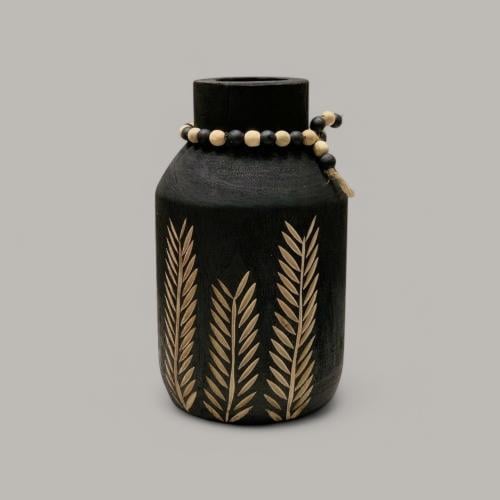 فازة خشبية مع مسبحة