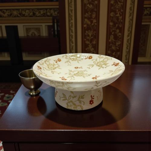 صحن سيراميك بقاعدة