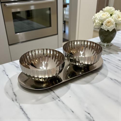 ًصحن استيل مع 2 صحن فضي