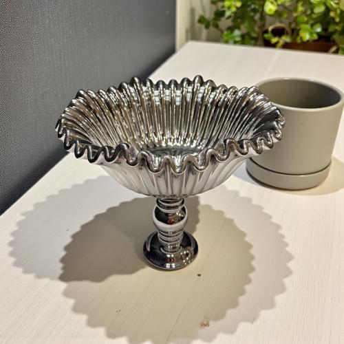 صحن سيراميك بقاعدة