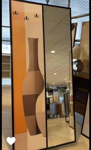 لوحة جدارية مرايا + علاقة مقاس 80 * 180 سم