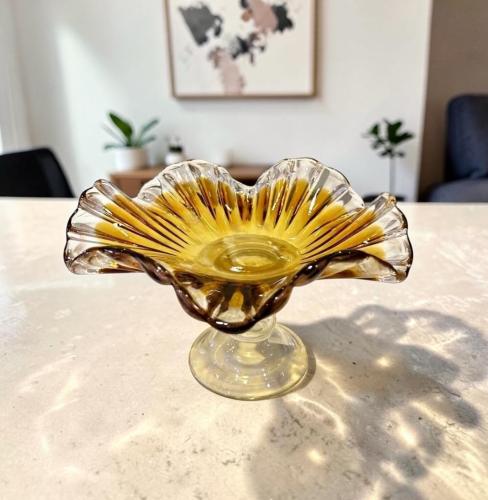 صحن حلاوة زجاج بقاعدة