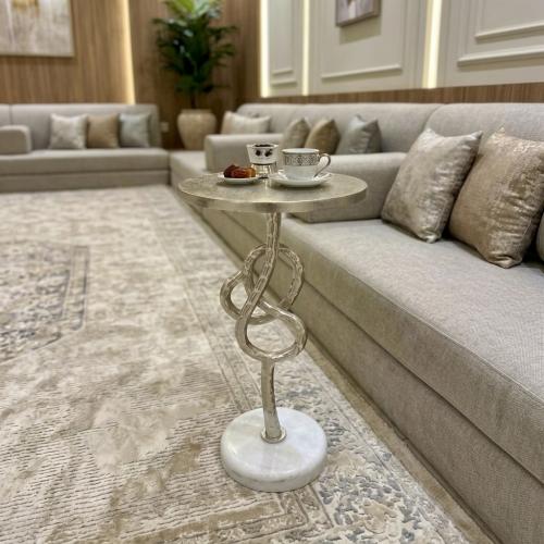 طاولة جانبية استيل هندي فضي