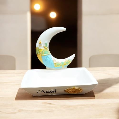 صحن مستطيل مع هلال رمضان