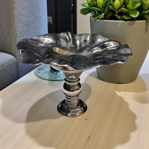 صحن سيراميك بقاعدة