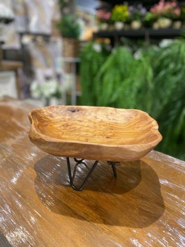 صحن خشبي باستاند