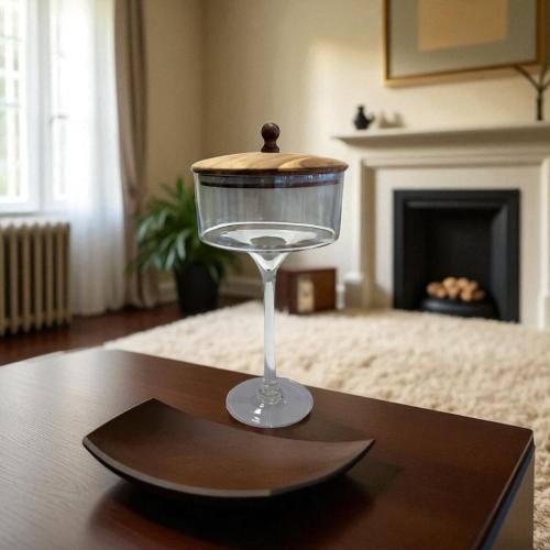 سكرية زجاج بغطاء